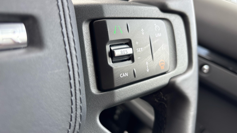 Land Rover Defender 3.0 D350 X-Dynamic HSE 110 5dr Auto Diesel Estate - Image 34