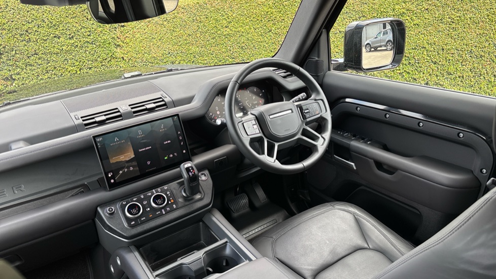 Land Rover Defender 3.0 D350 X-Dynamic HSE 110 5dr Auto Diesel Estate - Image 36