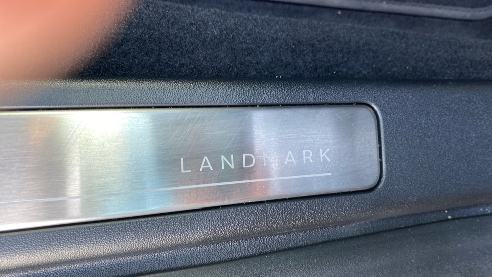 Land Rover Discovery Sport 2.0 D200 Landmark 5dr Auto [5 Seat] Diesel Station Wagon - Image 26
