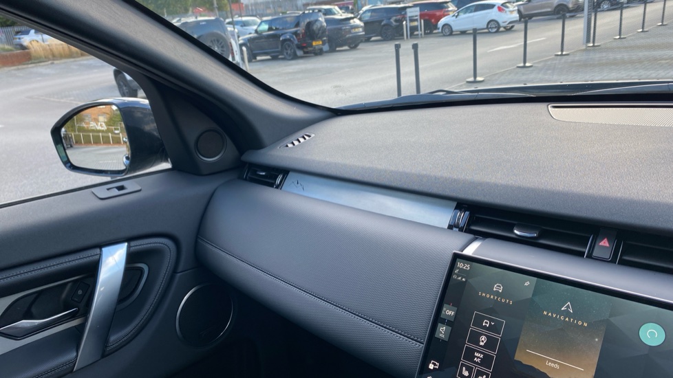 Land Rover Discovery Sport 2.0 D200 Landmark 5dr Auto [5 Seat] Diesel Station Wagon - Image 27