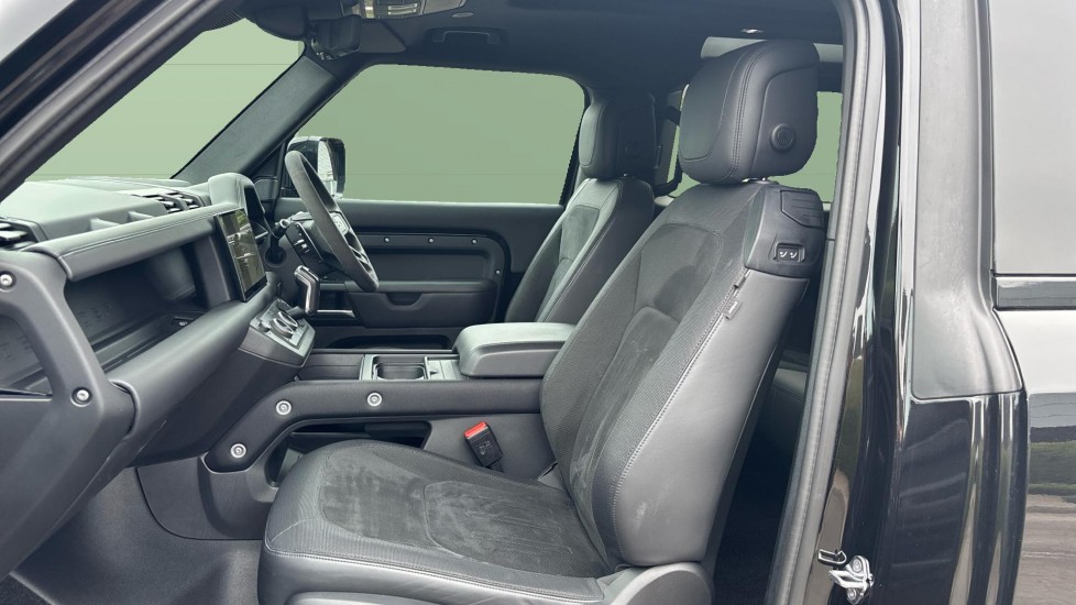 Land Rover Defender 5.0 P525 V8 90 3dr Auto Petrol Estate - Image 3