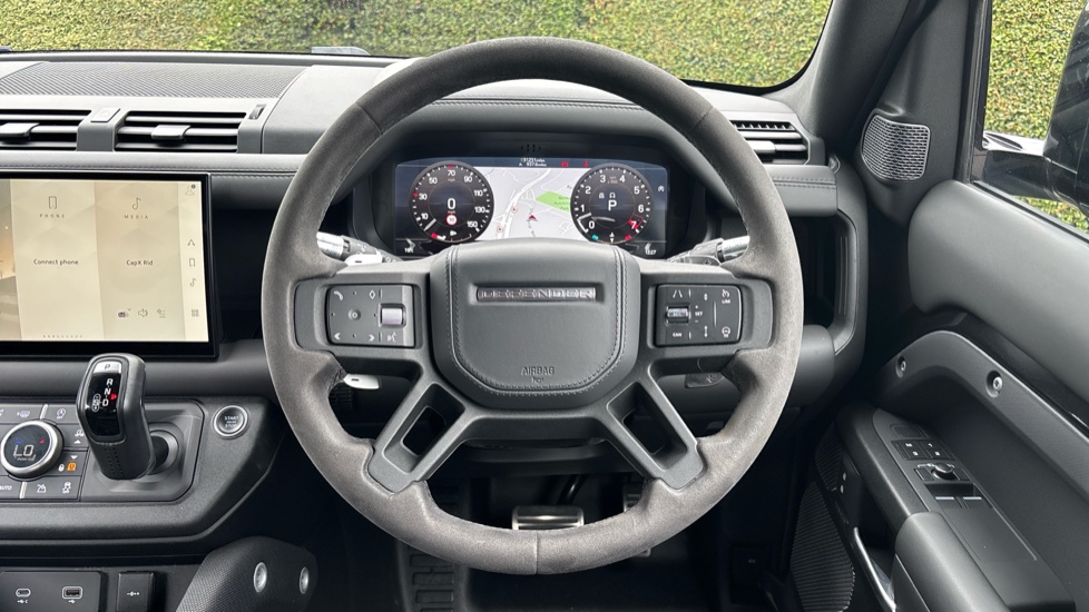 Land Rover Defender 5.0 P525 V8 90 3dr Auto Petrol Estate - Image 15