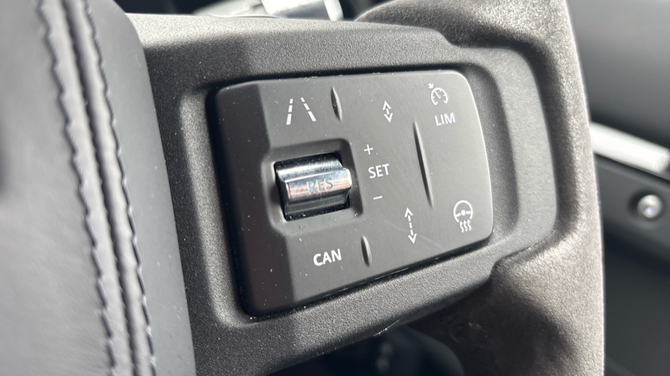 Land Rover Defender 5.0 P525 V8 90 3dr Auto Petrol Estate - Image 27