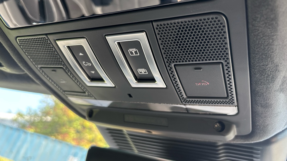 Land Rover Range Rover Evoque 2.0 D200 Autobiography 5dr Auto [Revised] Diesel Hatchback - Image 34