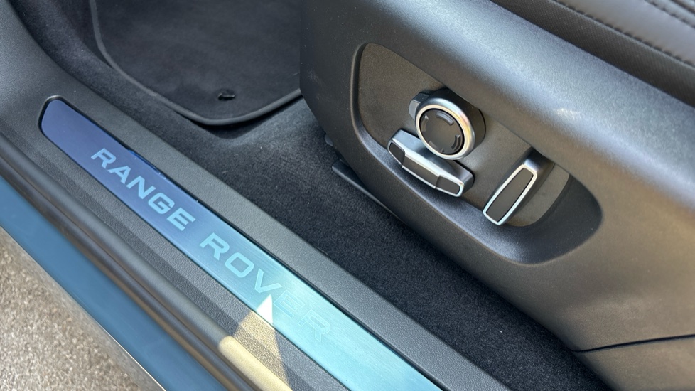 Land Rover Range Rover Evoque 2.0 D200 Autobiography 5dr Auto [Revised] Diesel Hatchback - Image 38