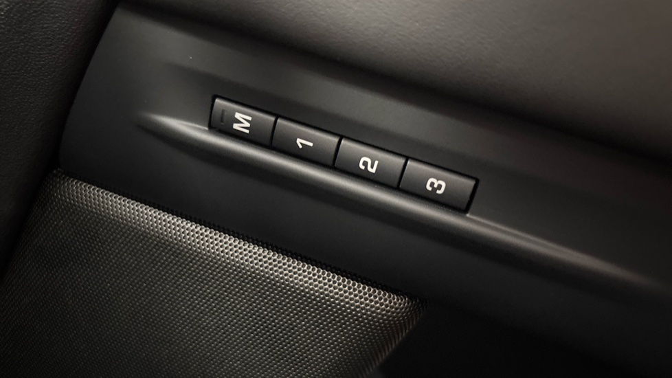 Land Rover Range Rover Evoque 2.0 D200 Autobiography 5dr Auto [Revised] Diesel Hatchback - Image 43