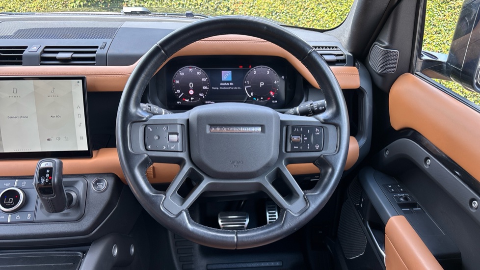 Land Rover Defender 3.0 D250 X-Dynamic HSE 90 3dr Auto Diesel Estate - Image 15