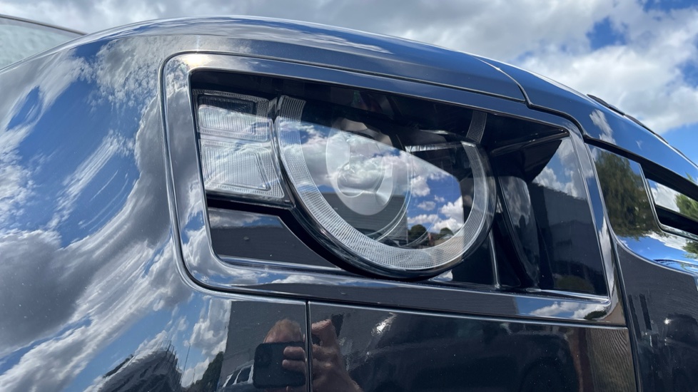 Land Rover Defender 3.0 D250 X-Dynamic HSE 90 3dr Auto Diesel Estate - Image 17