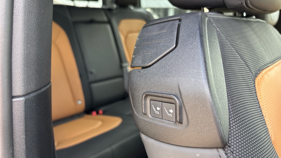 Land Rover Defender 3.0 D250 X-Dynamic HSE 90 3dr Auto Diesel Estate - Image 32