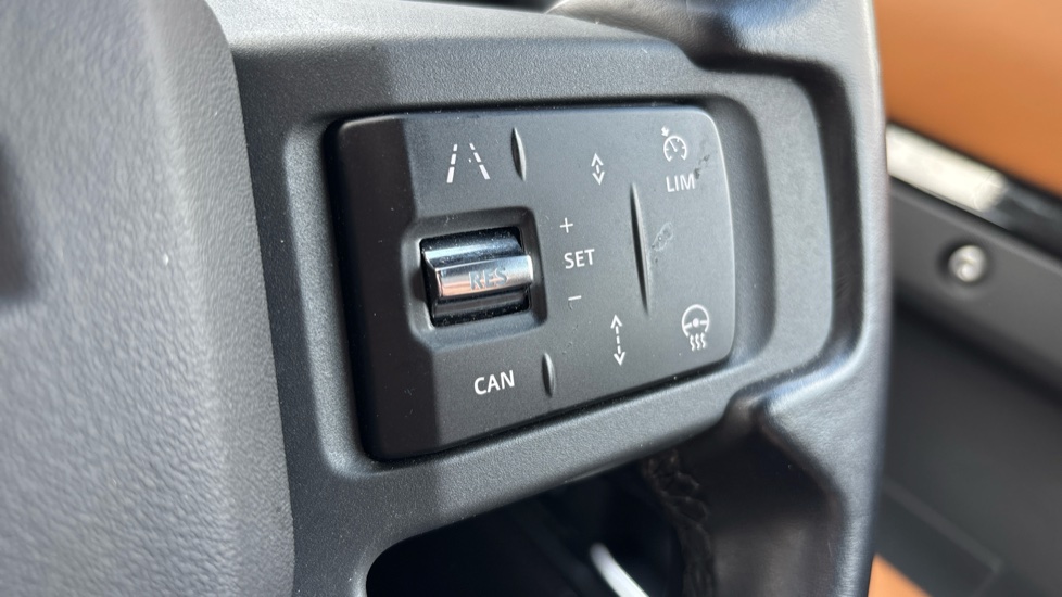 Land Rover Defender 3.0 D250 X-Dynamic HSE 90 3dr Auto Diesel Estate - Image 36