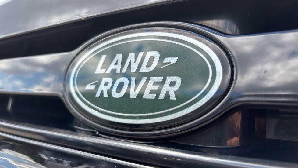 Land Rover Defender 3.0 D250 X-Dynamic HSE 90 3dr Auto Diesel Estate - Image 38