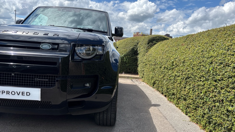 Land Rover Defender 3.0 D250 X-Dynamic HSE 90 3dr Auto Diesel Estate - Image 39
