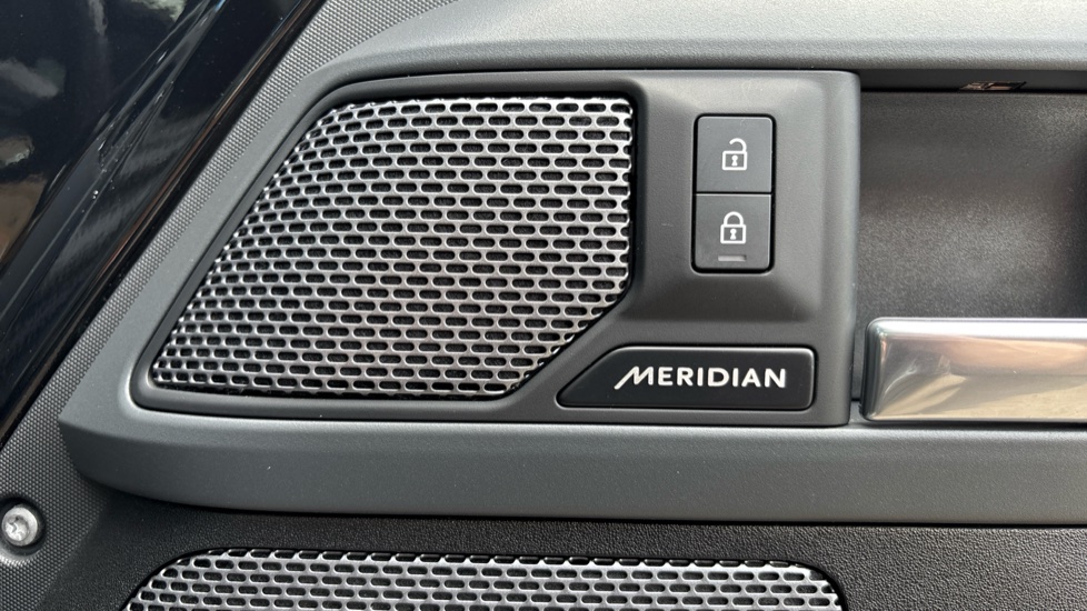 Land Rover Defender 3.0 D250 X-Dynamic HSE 90 3dr Auto Diesel Estate - Image 49