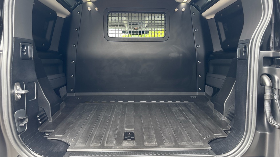 Land Rover Defender 90 Diesel 3.0 D250 Hard Top SE Auto - Image 10