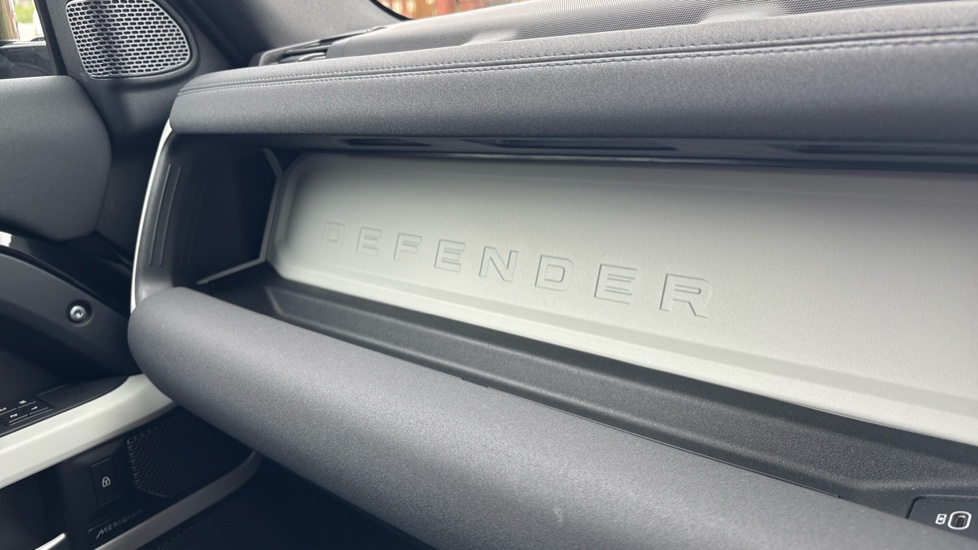 Land Rover Defender 90 Diesel 3.0 D250 Hard Top SE Auto - Image 22