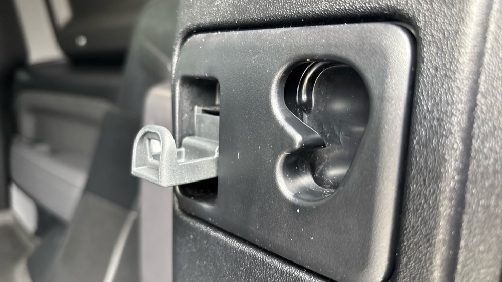 Land Rover Defender 90 Diesel 3.0 D250 Hard Top SE Auto - Image 24