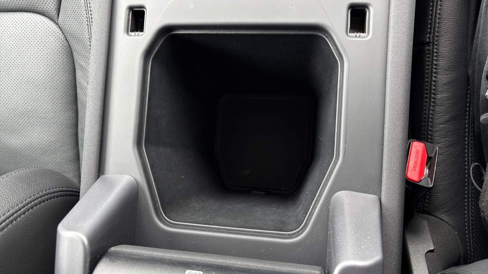 Land Rover Defender 90 Diesel 3.0 D250 Hard Top SE Auto - Image 44
