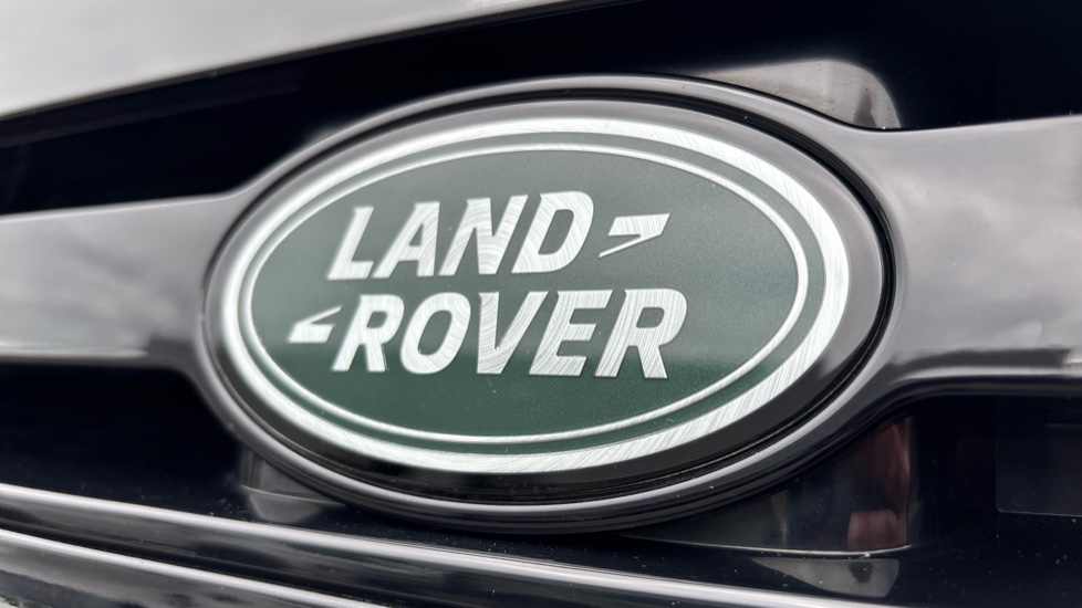 Land Rover Defender 90 Diesel 3.0 D250 Hard Top SE Auto - Image 47