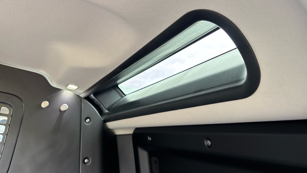 Land Rover Defender 90 Diesel 3.0 D250 Hard Top SE Auto - Image 52