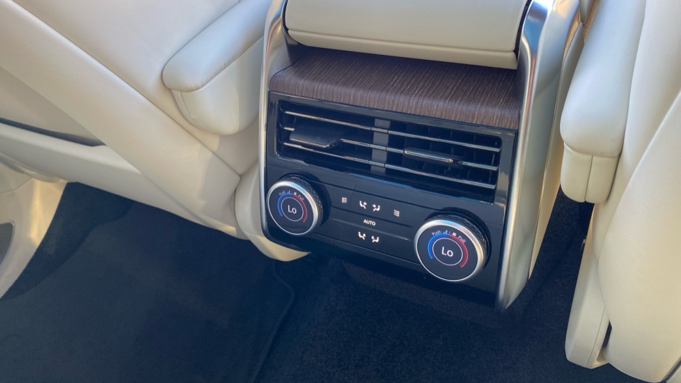 Land Rover Range Rover 3.0 D300 HSE 4dr Auto Diesel Estate - Image 18