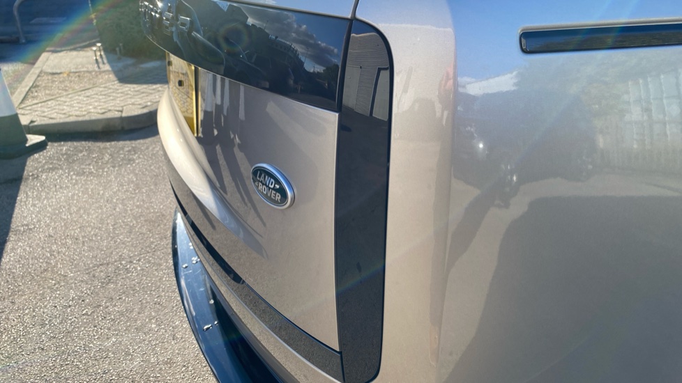 Land Rover Range Rover 3.0 D300 HSE 4dr Auto Diesel Estate - Image 19