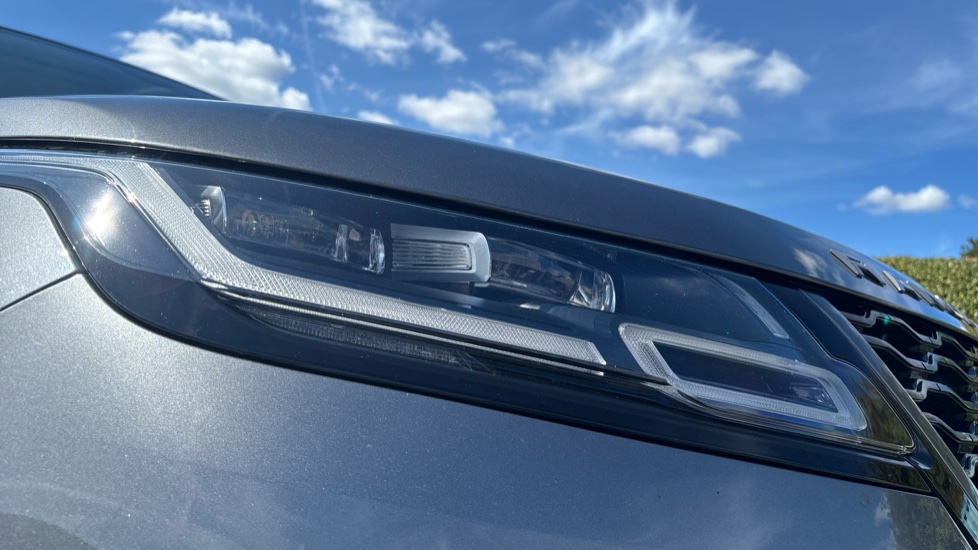 Land Rover Range Rover Velar 2.0 D240 R-Dynamic SE 5dr Auto Diesel Estate - Image 17