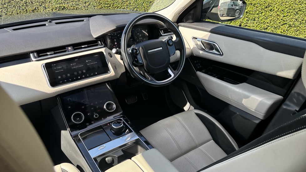 Land Rover Range Rover Velar 2.0 D240 R-Dynamic SE 5dr Auto Diesel Estate - Image 21