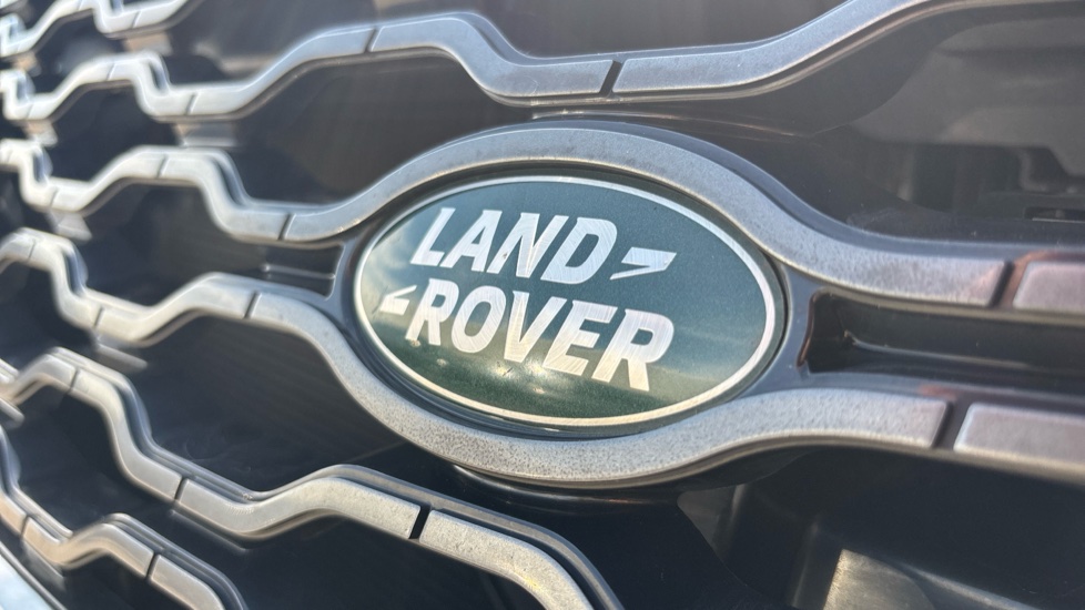 Land Rover Range Rover Velar 2.0 D240 R-Dynamic SE 5dr Auto Diesel Estate - Image 29