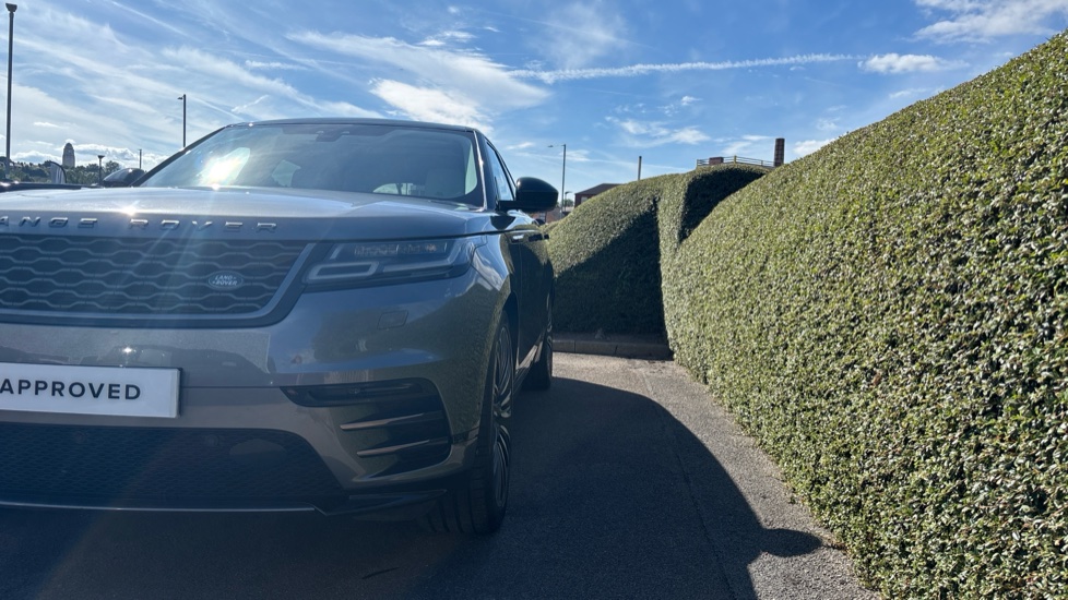Land Rover Range Rover Velar 2.0 D240 R-Dynamic SE 5dr Auto Diesel Estate - Image 30