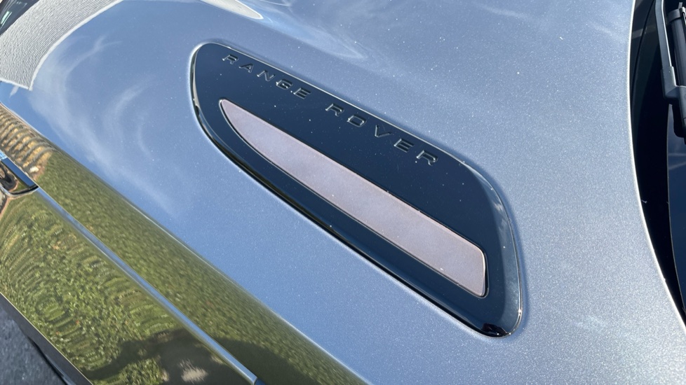 Land Rover Range Rover Velar 2.0 D240 R-Dynamic SE 5dr Auto Diesel Estate - Image 31