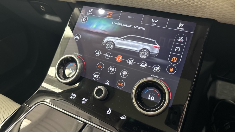 Land Rover Range Rover Velar 2.0 D240 R-Dynamic SE 5dr Auto Diesel Estate - Image 37