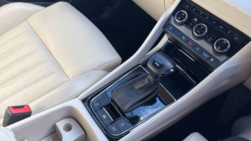 Skoda Karoq 1.5 TSI Edition 5dr DSG Petrol Estate - Image 14