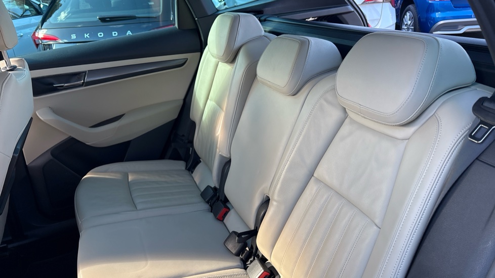 Skoda Karoq 1.5 TSI Edition 5dr DSG Petrol Estate - Image 16