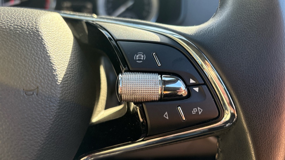 Skoda Karoq 1.5 TSI Edition 5dr DSG Petrol Estate - Image 18