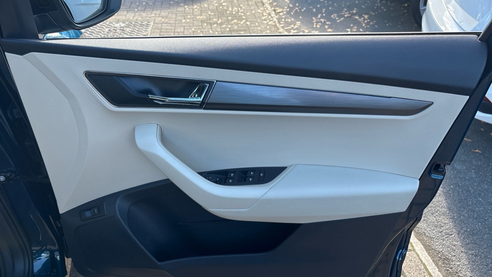 Skoda Karoq 1.5 TSI Edition 5dr DSG Petrol Estate - Image 19