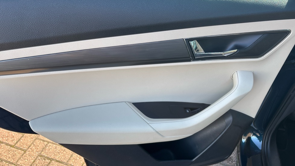 Skoda Karoq 1.5 TSI Edition 5dr DSG Petrol Estate - Image 21