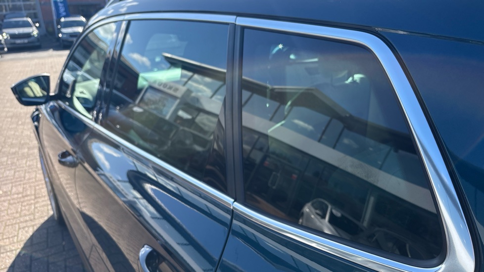 Skoda Karoq 1.5 TSI Edition 5dr DSG Petrol Estate - Image 28