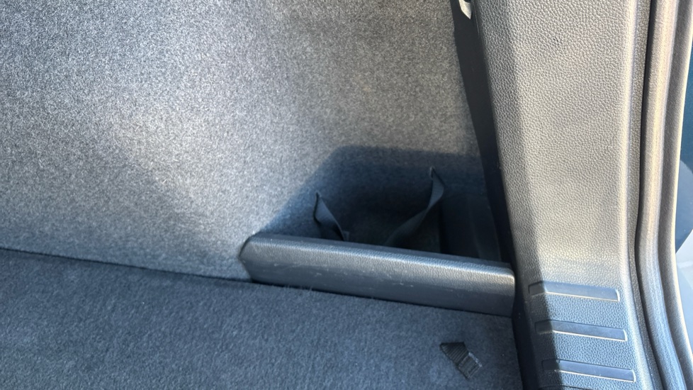 Skoda Karoq 1.5 TSI Edition 5dr DSG Petrol Estate - Image 31