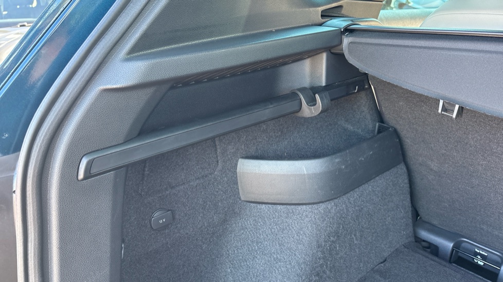 Skoda Karoq 1.5 TSI Edition 5dr DSG Petrol Estate - Image 33