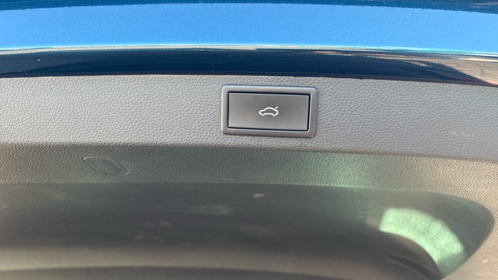 Skoda Karoq 1.5 TSI Edition 5dr DSG Petrol Estate - Image 36