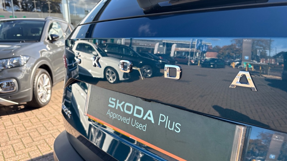 Skoda Karoq 1.5 TSI Edition 5dr DSG Petrol Estate - Image 38