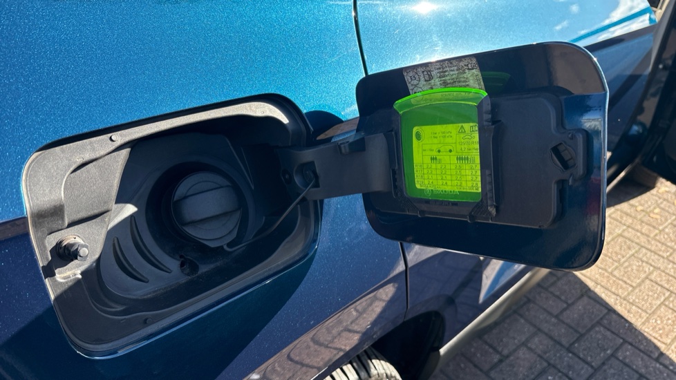 Skoda Karoq 1.5 TSI Edition 5dr DSG Petrol Estate - Image 46