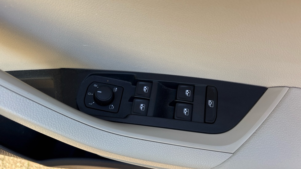 Skoda Karoq 1.5 TSI Edition 5dr DSG Petrol Estate - Image 48