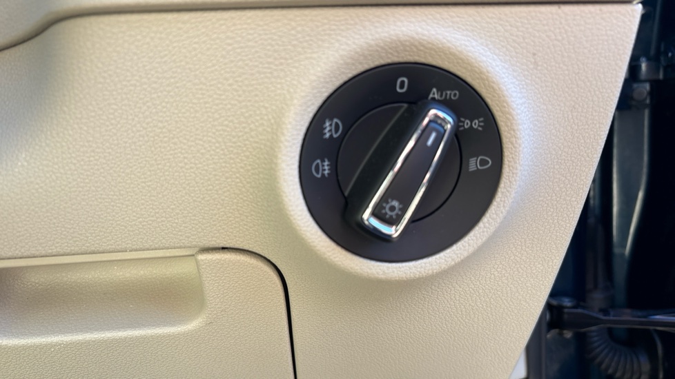Skoda Karoq 1.5 TSI Edition 5dr DSG Petrol Estate - Image 49