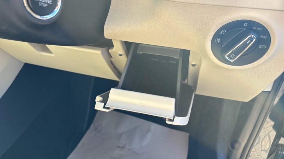 Skoda Karoq 1.5 TSI Edition 5dr DSG Petrol Estate - Image 51
