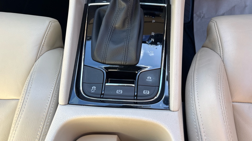 Skoda Karoq 1.5 TSI Edition 5dr DSG Petrol Estate - Image 56