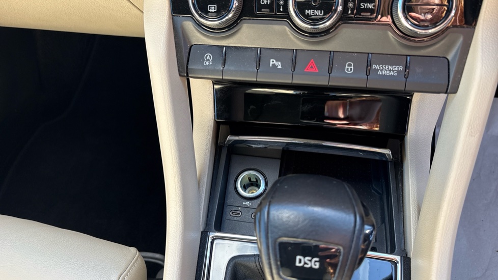 Skoda Karoq 1.5 TSI Edition 5dr DSG Petrol Estate - Image 57