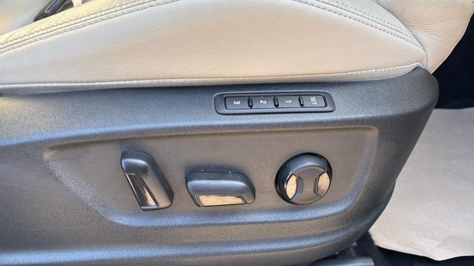 Skoda Karoq 1.5 TSI Edition 5dr DSG Petrol Estate - Image 60