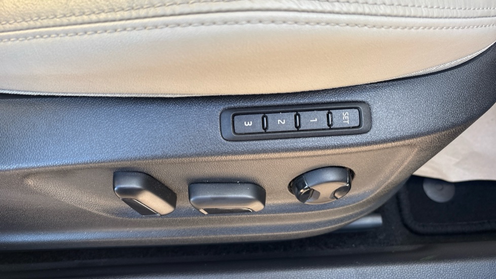 Skoda Karoq 1.5 TSI Edition 5dr DSG Petrol Estate - Image 61