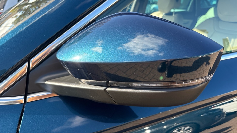 Skoda Karoq 1.5 TSI Edition 5dr DSG Petrol Estate - Image 63